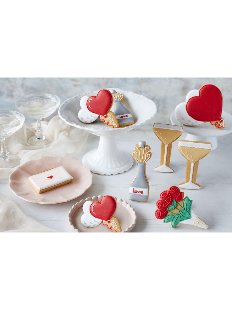 Biscuiteers hand-iced biscuits gift tin Champagne Hearts 110g - British product