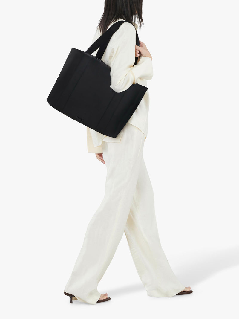 Lipault Lost In Berlin shoulder bag black (British brand)