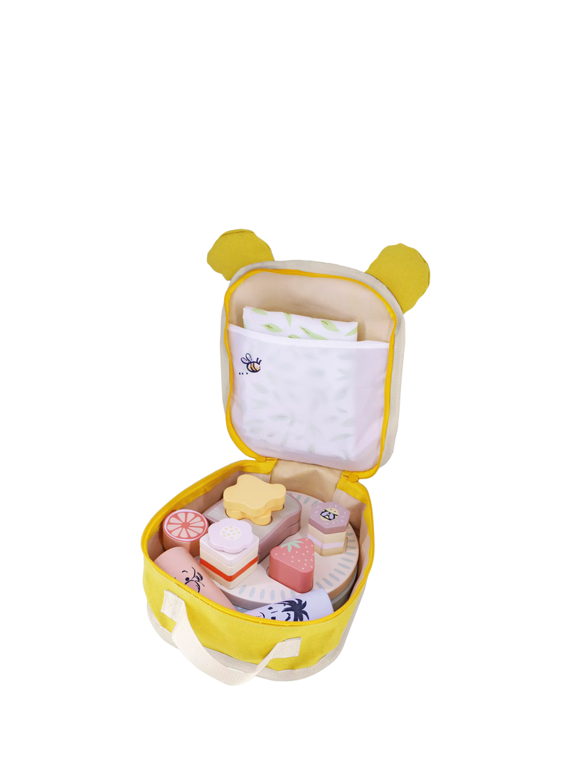 Winnie the Pooh picnic backpack set play food toy (British brand)