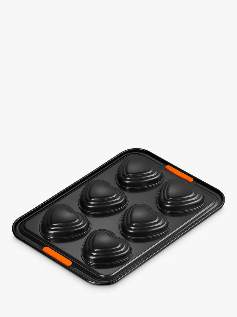 Le Creuset heart non-stick bake tray 6 cup - British product