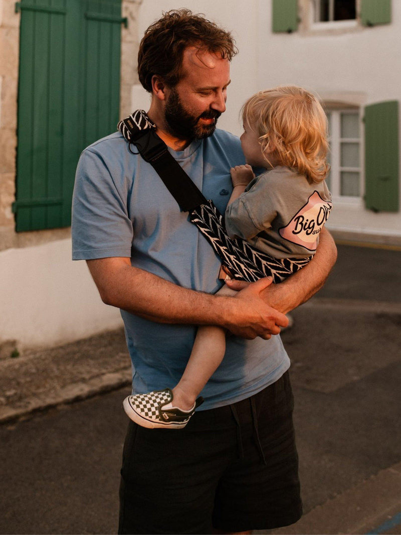 Wildride toddler hip carrier Feathers, imported from the UK