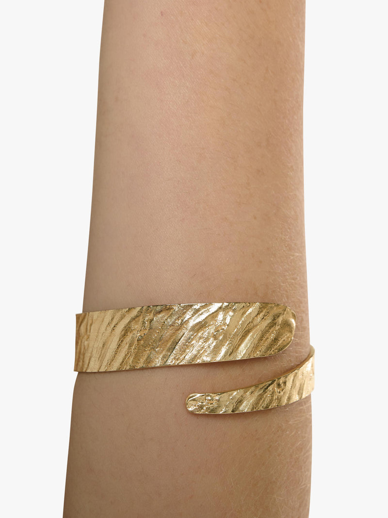 TUTTI textured gold wrap bangle 6.3cm, imported from the UK