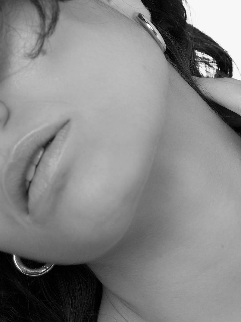 TUTTI silver hoop earrings with textured inner - British product