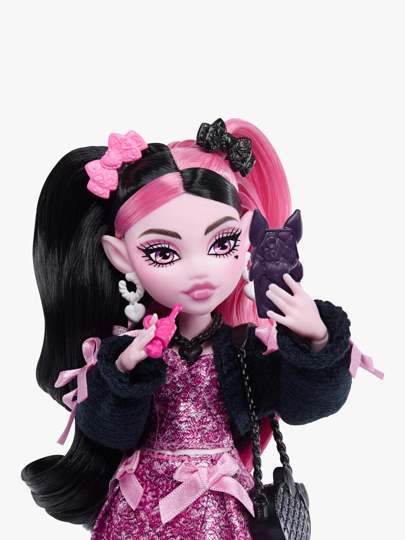 Monster High Draculaura doll with Count Fabulous pet (British brand)
