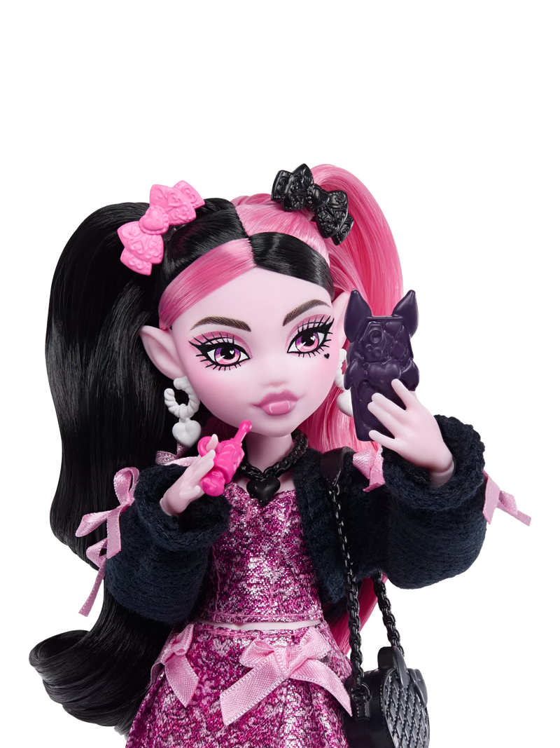Monster High Draculaura doll with Count Fabulous pet (British brand)