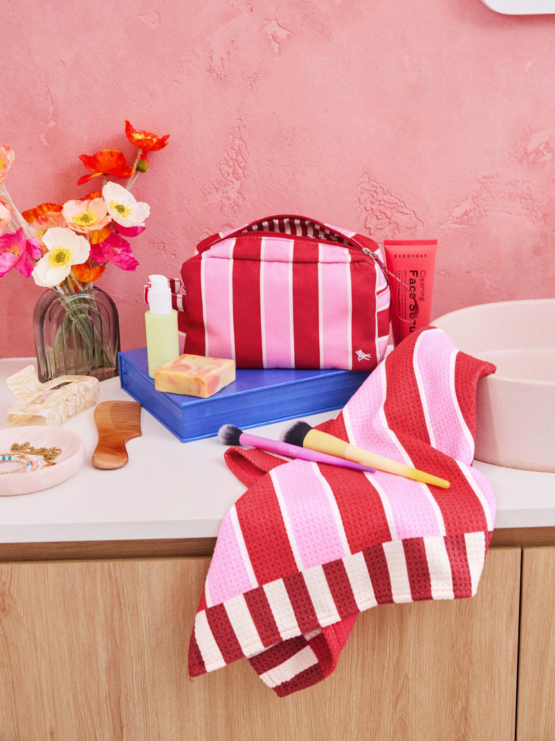 Dock & Bay wash bag Cherry Bomb, imported from the UK