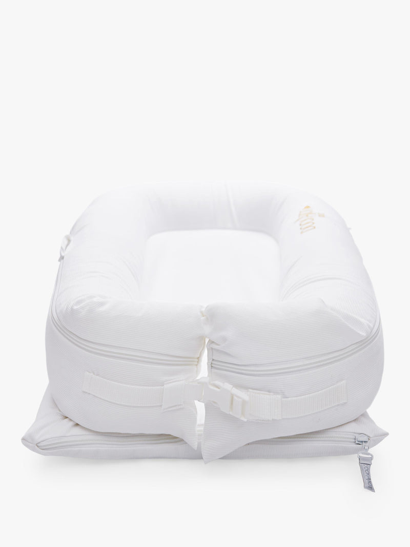 DockATot Deluxe+ baby pod cover white, UK version
