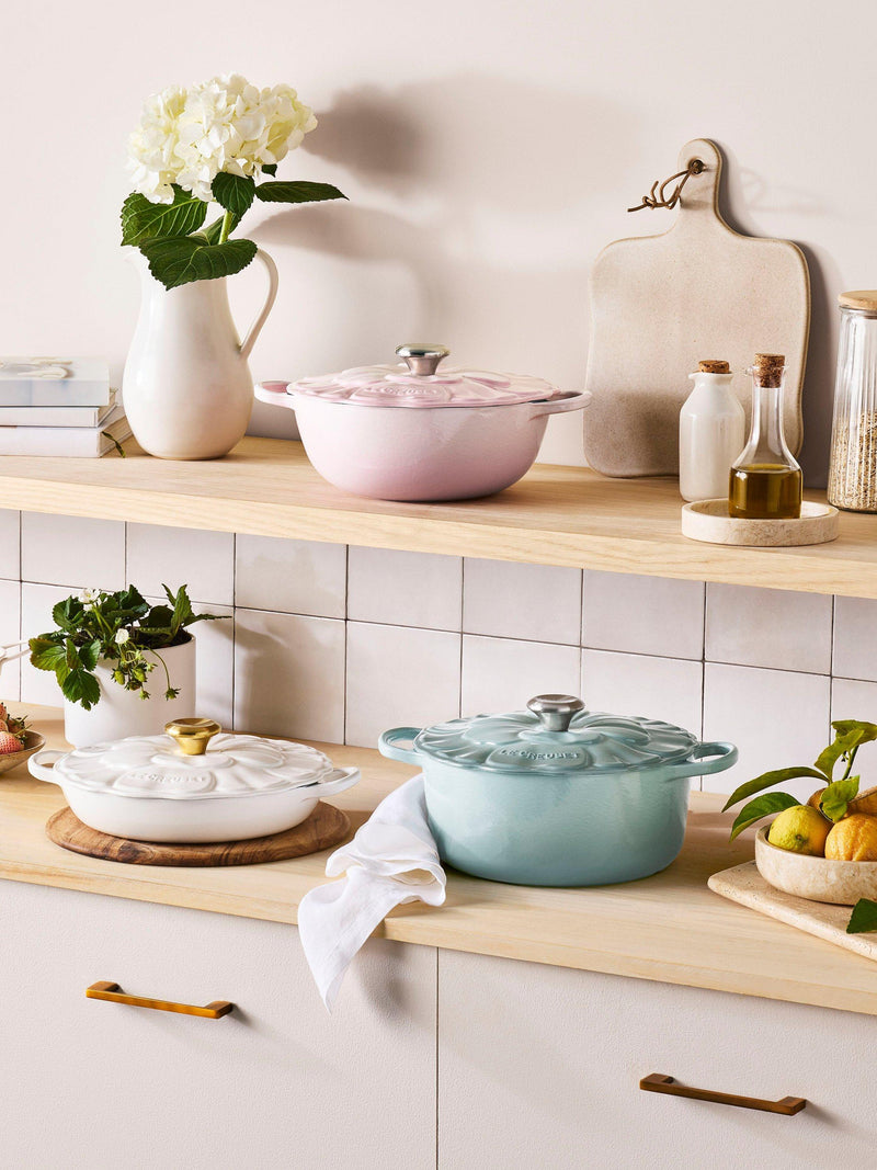 Le Creuset cast iron petal soup pot 26cm (British brand)