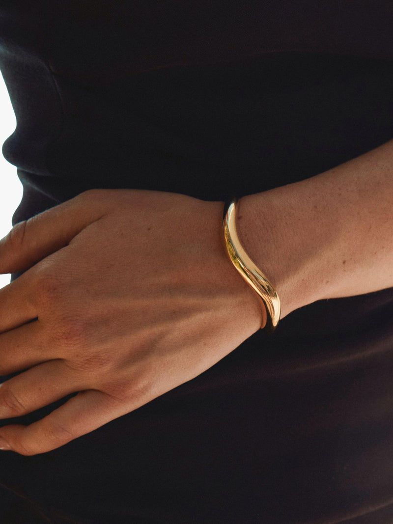 EDBLAD Azura sculpted open bangle gold plated (British brand)