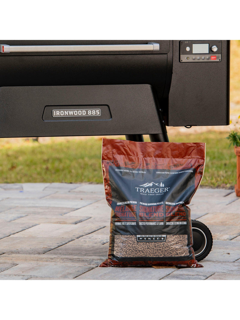 Traeger hardwood BBQ pellets Signature Blend 9kg (British brand)