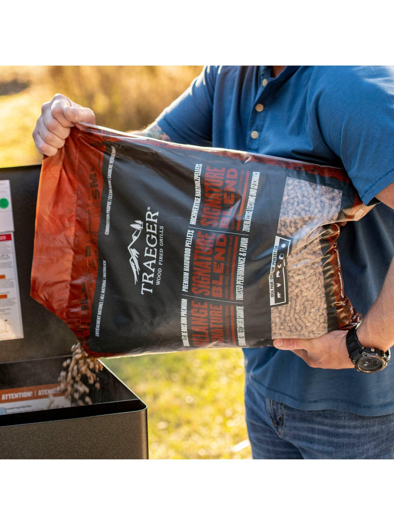 Traeger hardwood BBQ pellets Signature Blend 9kg (British brand)