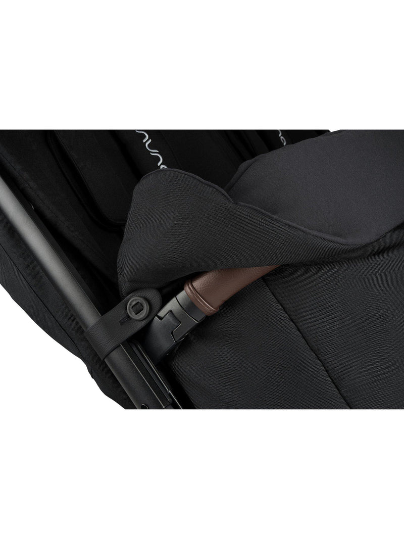 Nuna TRVL dubl footmuff Caviar (British brand)