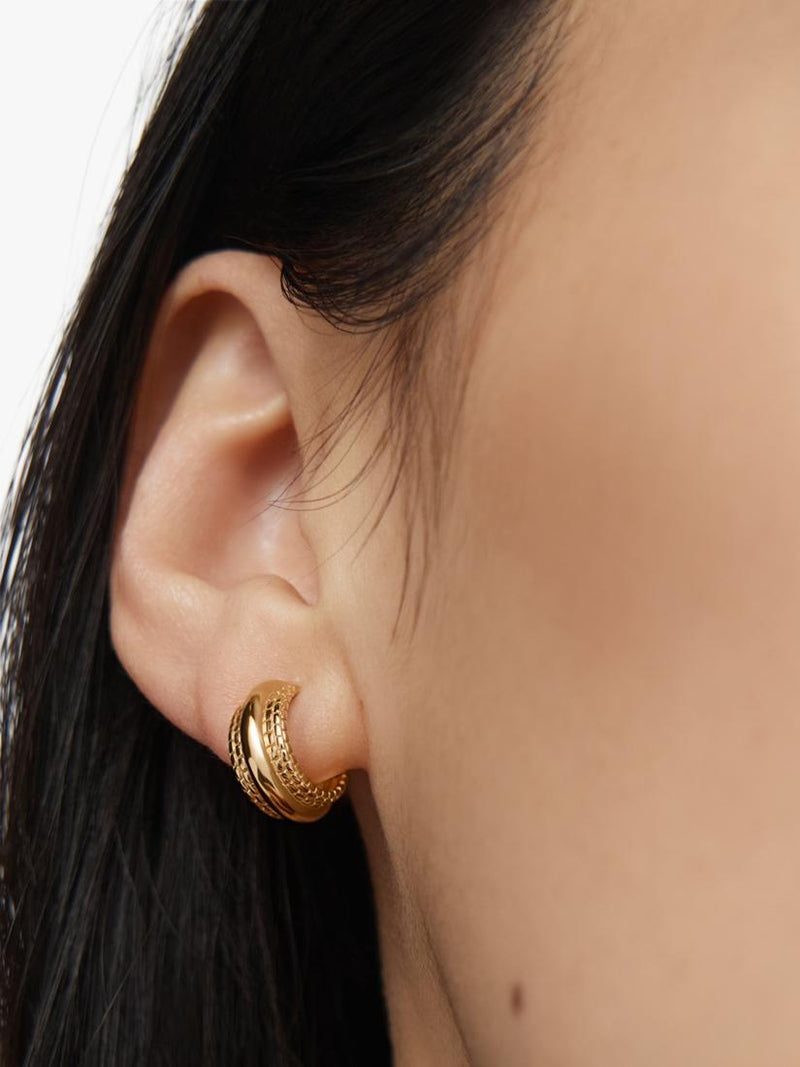 Monica Vinader Heirloom Bold Huggie Hoop Earrings gold, UK version