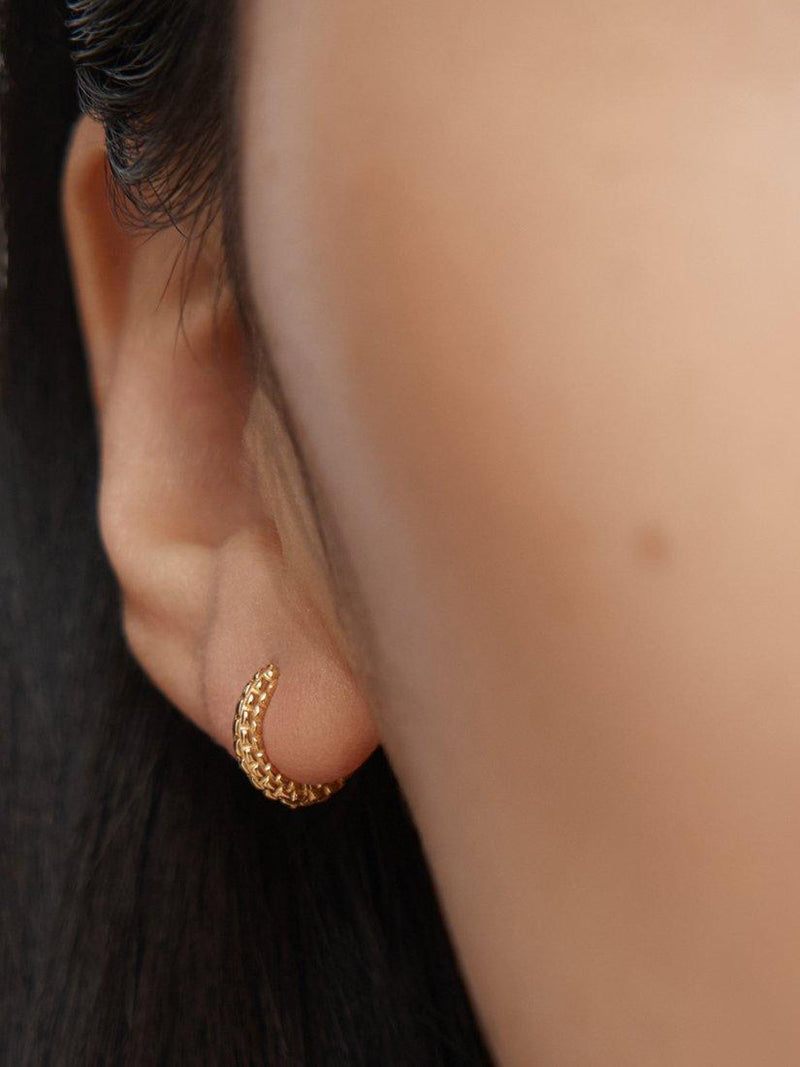 Monica Vinader heirloom mini huggie hoop earrings gold - British product