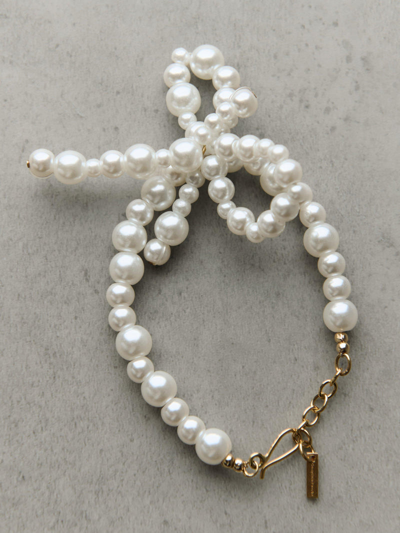 Completedworks glass pearl bow bracelet gold, UK version