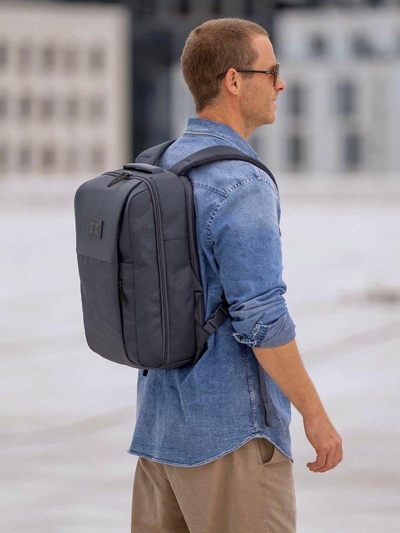 MiniMeis HERO backpack lightweight baby seat carrier, UK version
