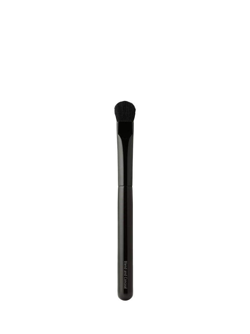 Chantecaille Blend and Conceal Brush with vegan bristles (British brand)