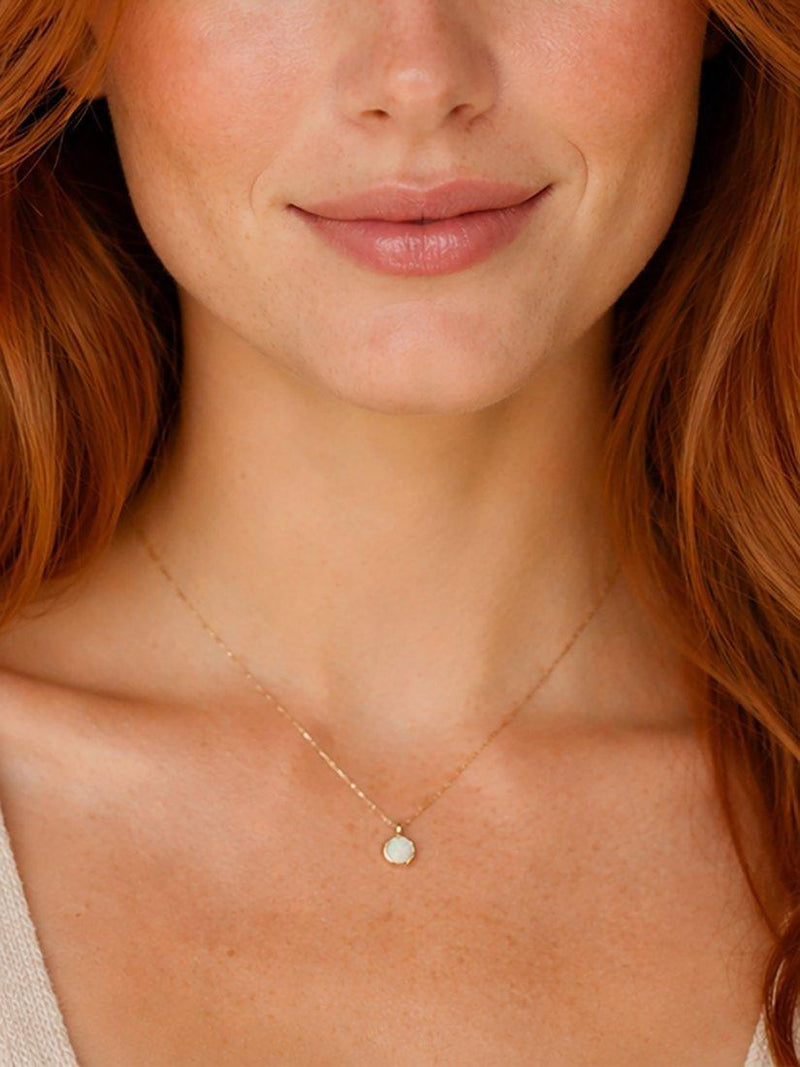 E.W Adams 9ct yellow gold round opal pendant necklace - British product