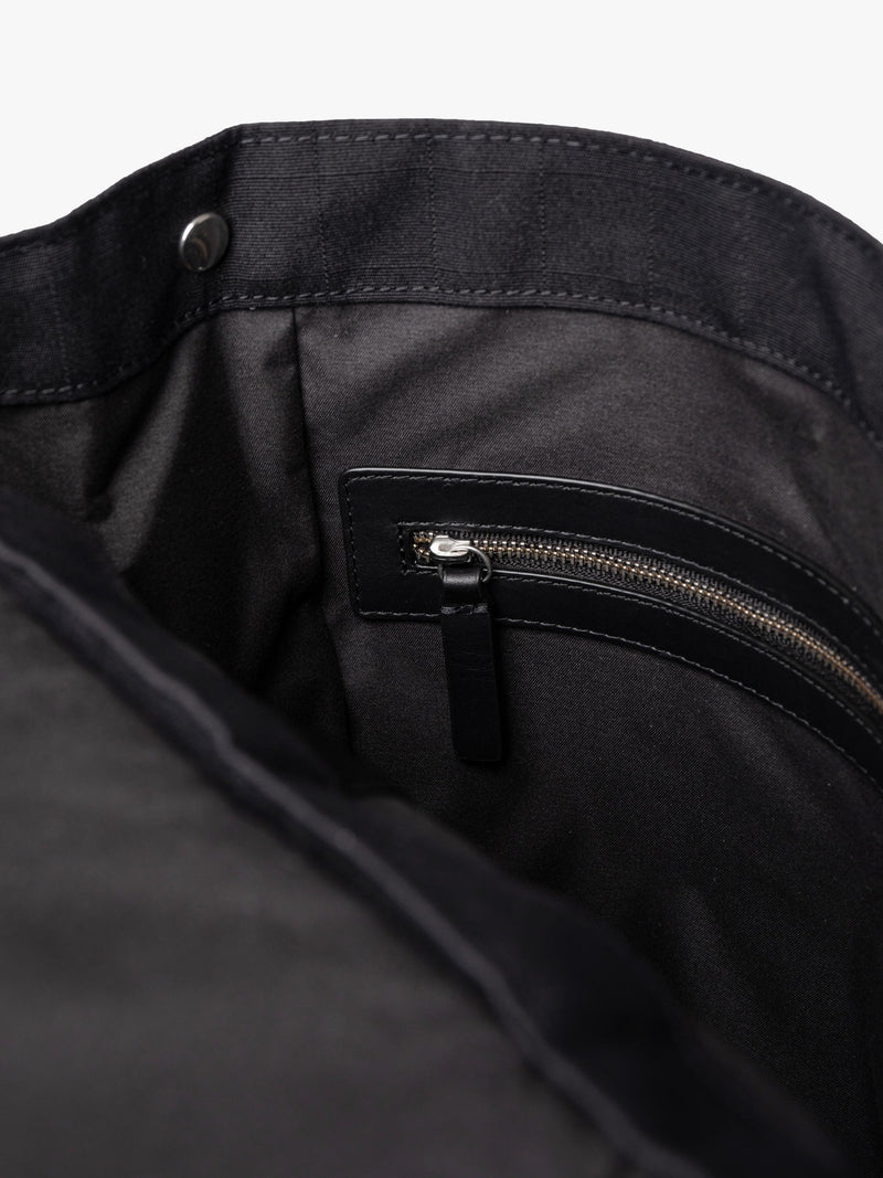 Sandqvist Leather Lid backpack 25L black, UK version