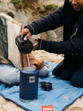 Red 2L insulated canteen bottle in blue, UK version