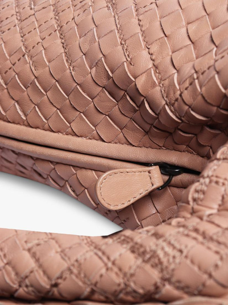 Pre-loved Bottega Veneta salmon leather shoulder bag (British brand)