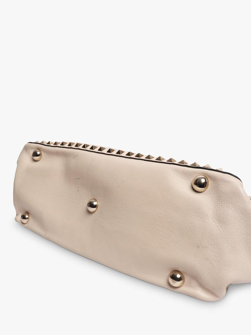 Pre-loved Valentino Rockstud shoulder bag cream leather, imported from the UK