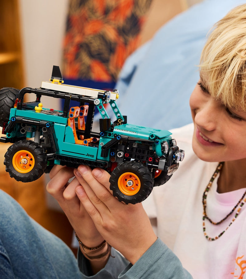 LEGO Technic building set Jeep Wrangler Rubicon SUV 723 pieces - British product