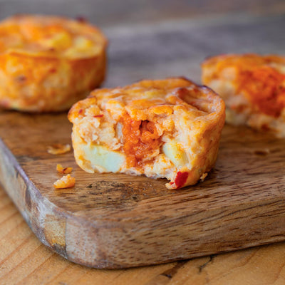 Sainsburys Emmentaler und Extra reifer Cheddar Kartoffel-Frittata-Bites mit Buffalo-Sauce 130g - Jetzt online bei McGrocer kaufen