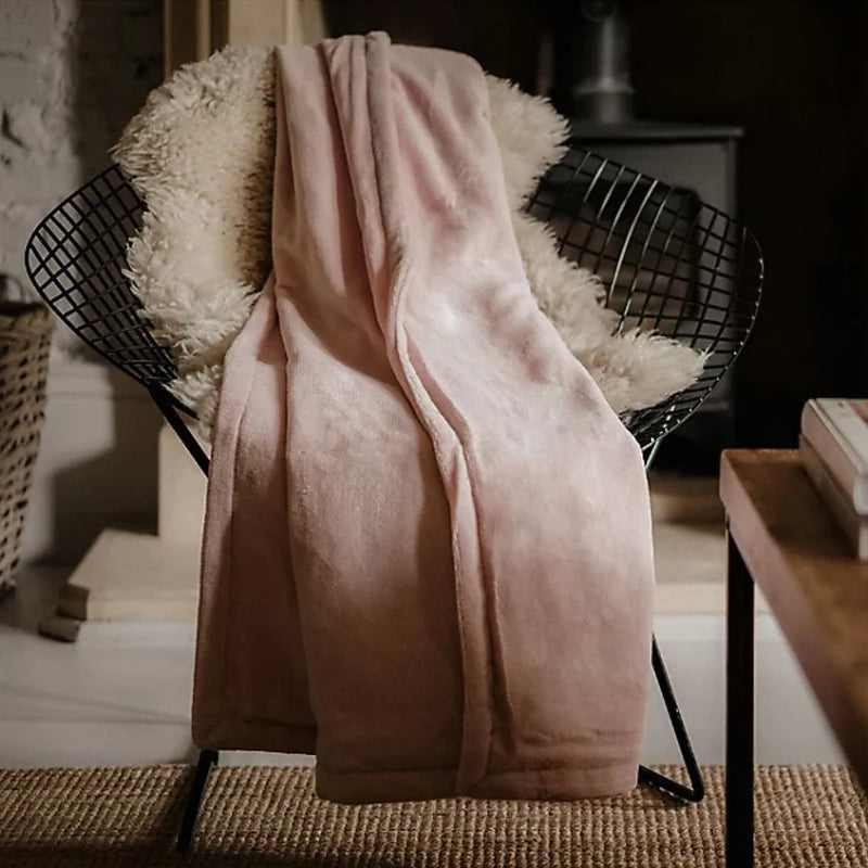 Dreamland Snuggle Up warming throw pink 120x160cm, imported from the UK