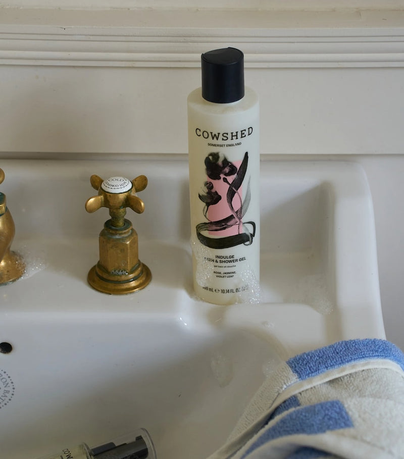 Cowshed Indulge Bath & Shower Gel 300ml, UK version