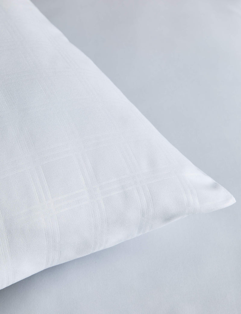 Medium synthetic pillows 2-pack (British brand)