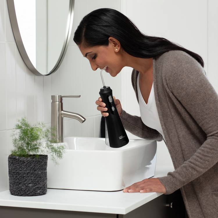 Waterpik cordless plus rechargeable water flosser black, UK version