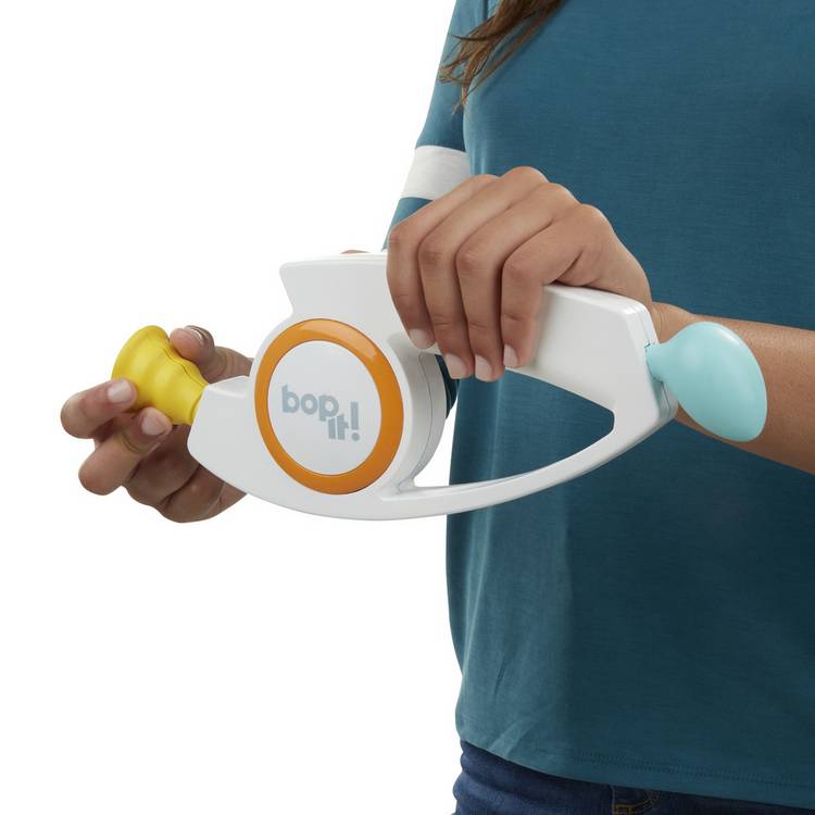Hasbro Gaming Bop It reaction game (British brand)