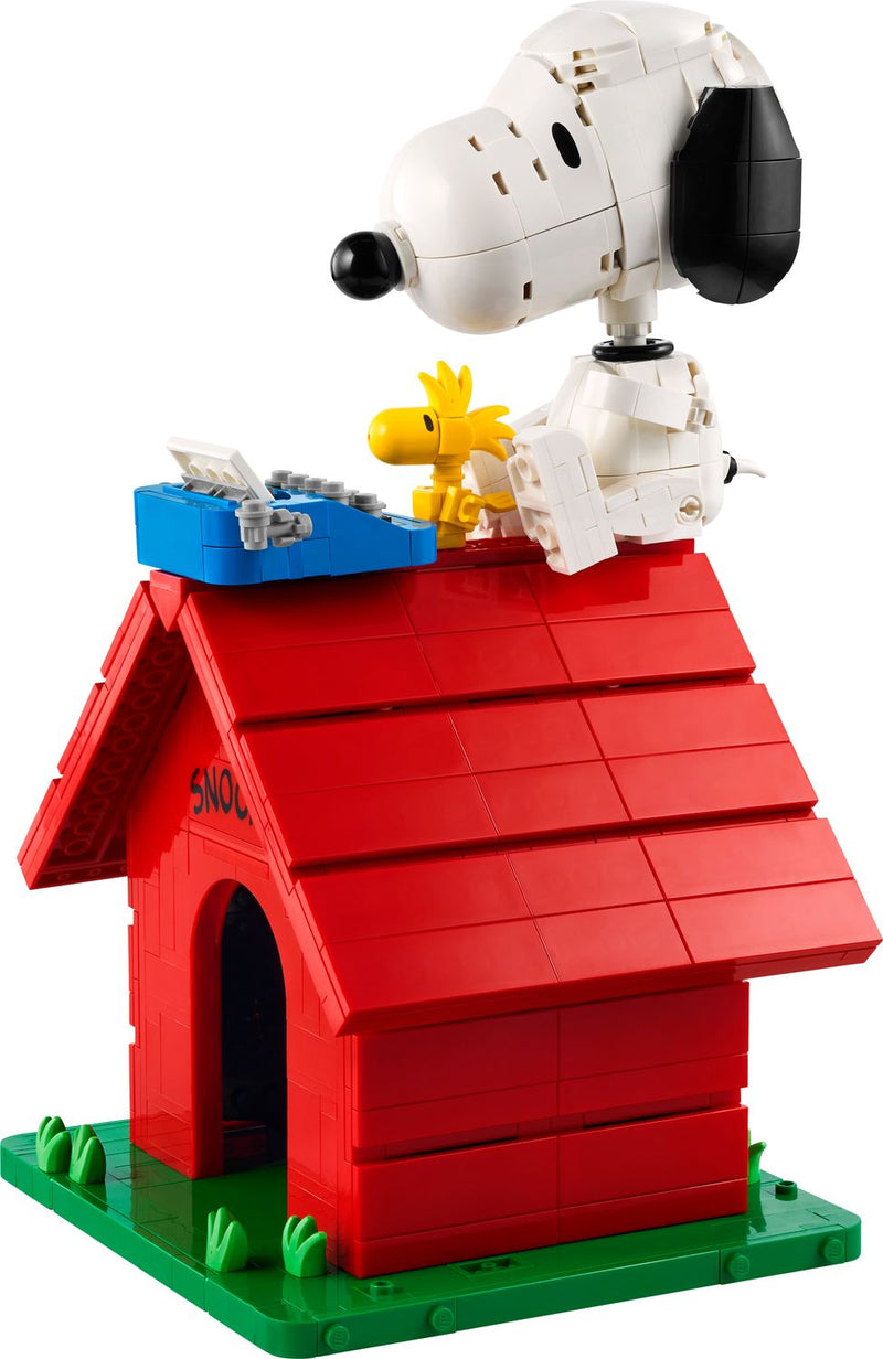 LEGO building set Snoopy's Doghouse 964 pieces, imported from the UK