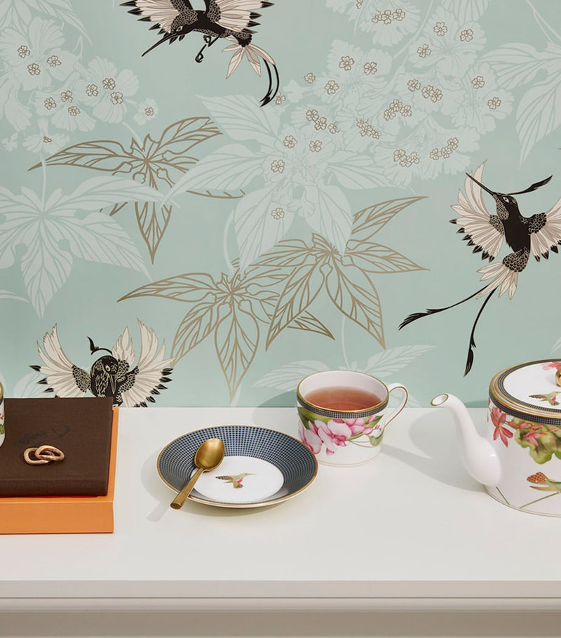 Wedgwood fine bone china teacup and saucer with gold decoration, 220ml capacity (British brand)