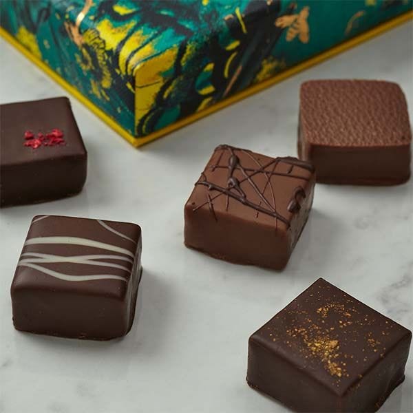 Fortnum's chocolate pralines and ganache selection box 120g - British product