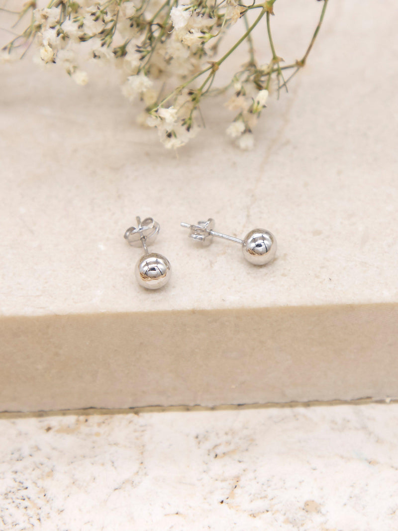 IBB 9ct white gold ball stud earrings 0.5cm (British brand)