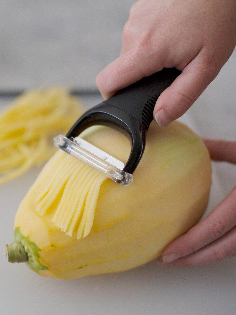 OXO Julienne Peeler with safety cover - British product