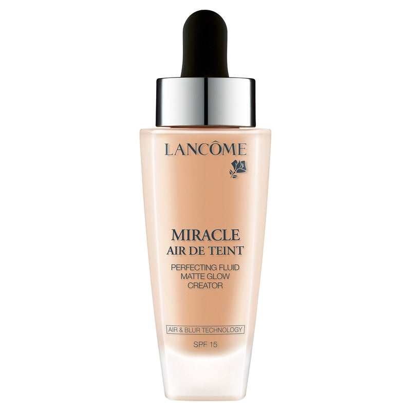 Perfecting Fluid Foundation with Blur Technology and Lightweight Feel