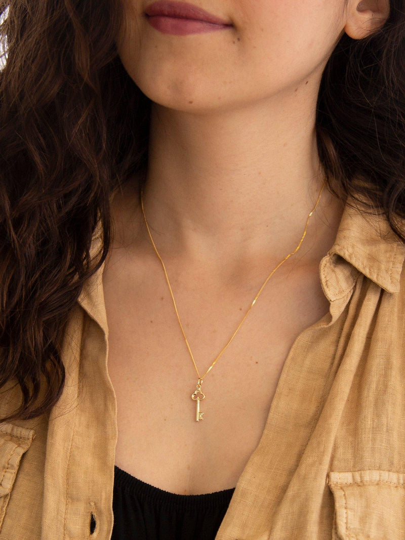 IBB 9ct gold key charm pendant necklace, UK version