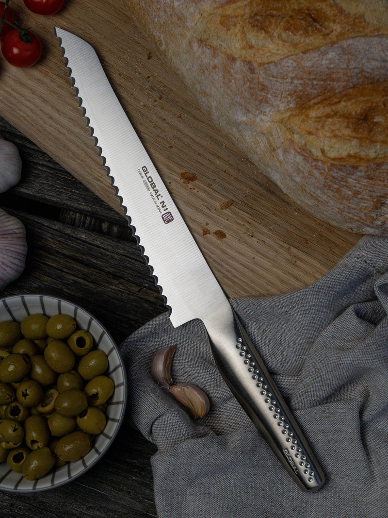 Global NI bread knife 21cm with scalloped edge, imported from the UK