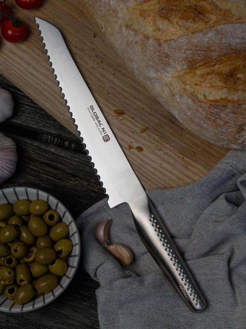 Global NI bread knife 21cm with scalloped edge, imported from the UK