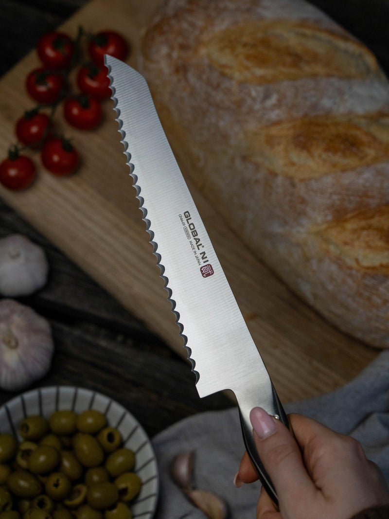 Global NI bread knife 21cm with scalloped edge, imported from the UK