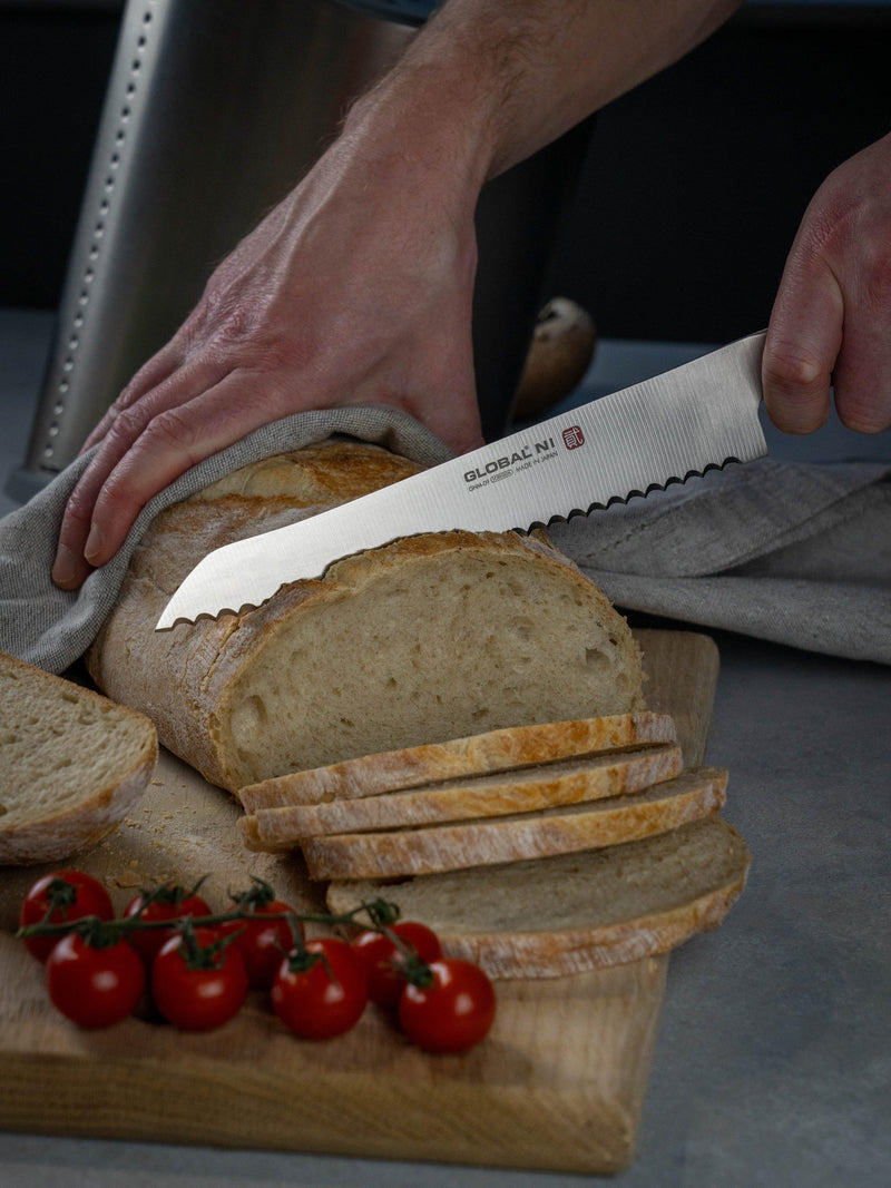 Global NI bread knife 21cm with scalloped edge, imported from the UK