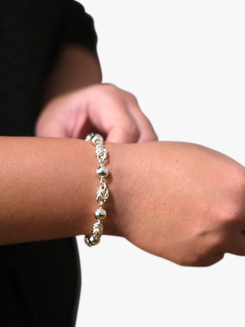 Andea sterling silver ball and knot bracelet 19cm, imported from the UK