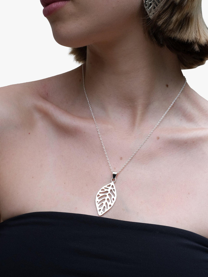 Andea leaf pendant necklace silver, imported from the UK