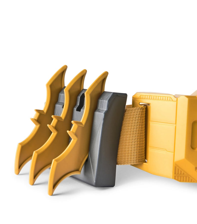 DC Comics Batman Gear-Up Utility Belt with Batarangs and smoke pellets - British product