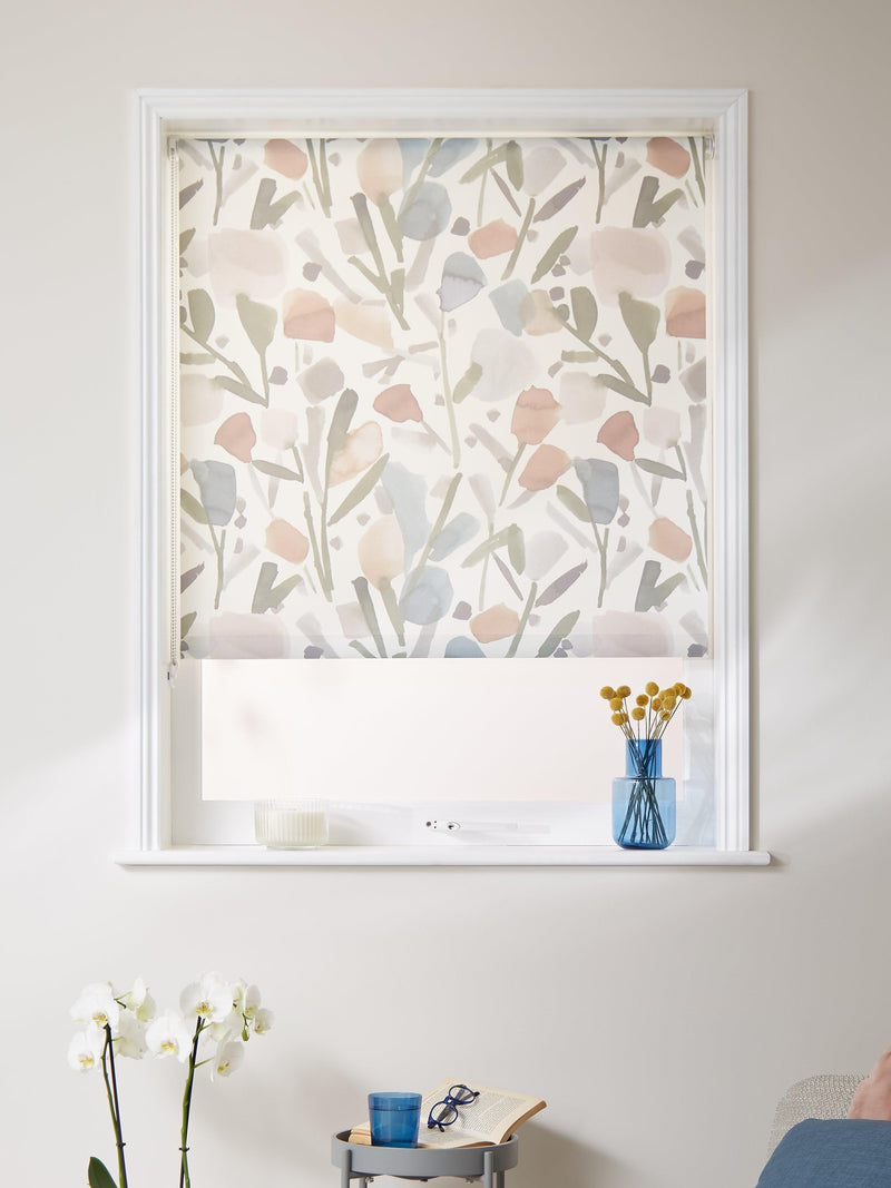 Daylight Roller Blind with Adjustable Width and Safety Features