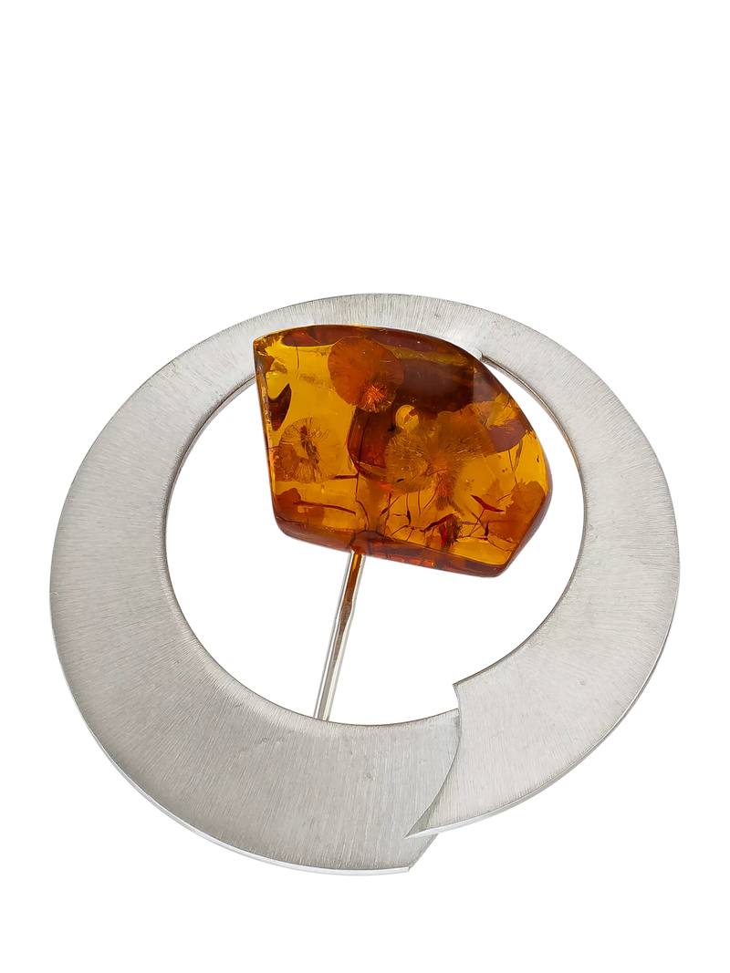 Be-Jewelled brushed Baltic amber round brooch silver cognac, UK version