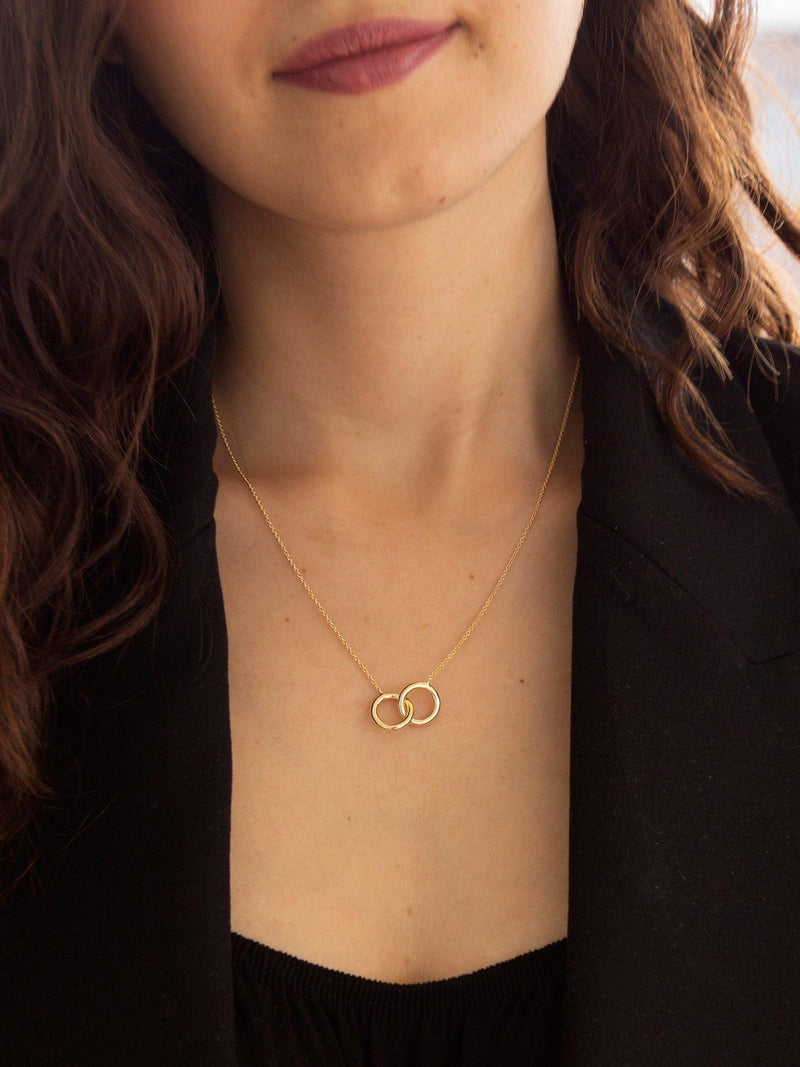 IBB 9ct gold pendant necklace with linked ring design, gold - British product